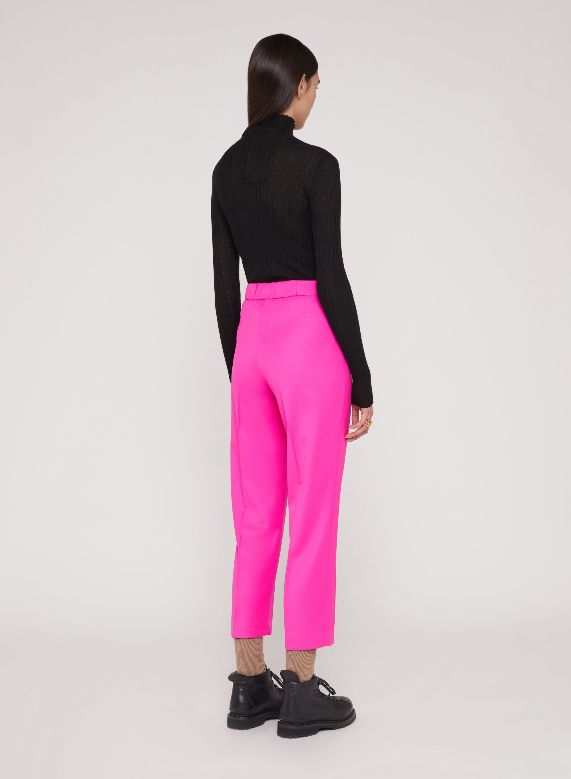 Fucsia_2QTY // Pantalon de tailleur court à pinces en laine - Fucsia