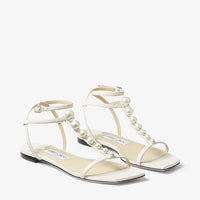 Sandales Amari plates en cuir avec perles - Latte & White