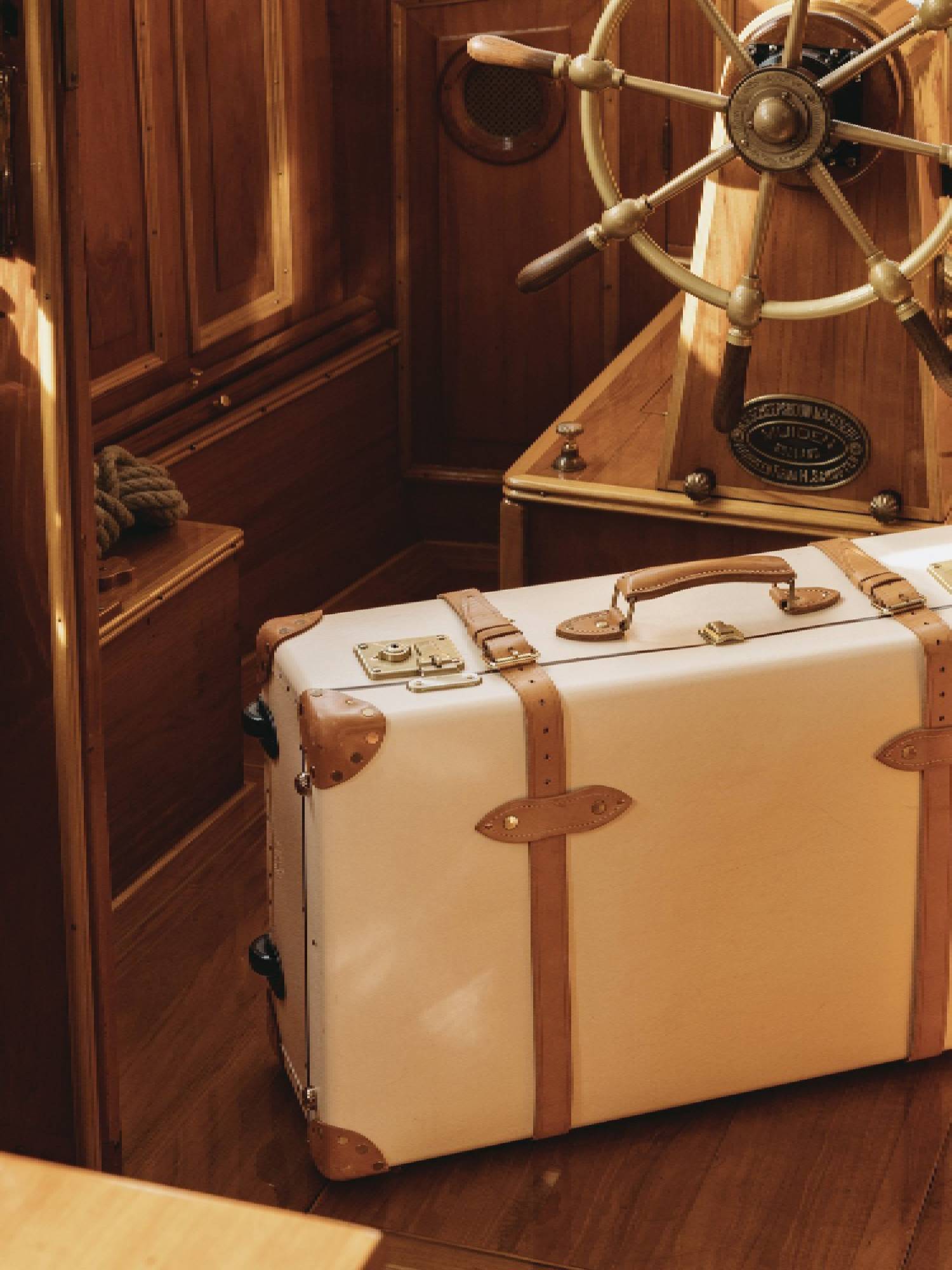 Grande valise soute Safari 2 roues - Ivoire & Naturel & Or