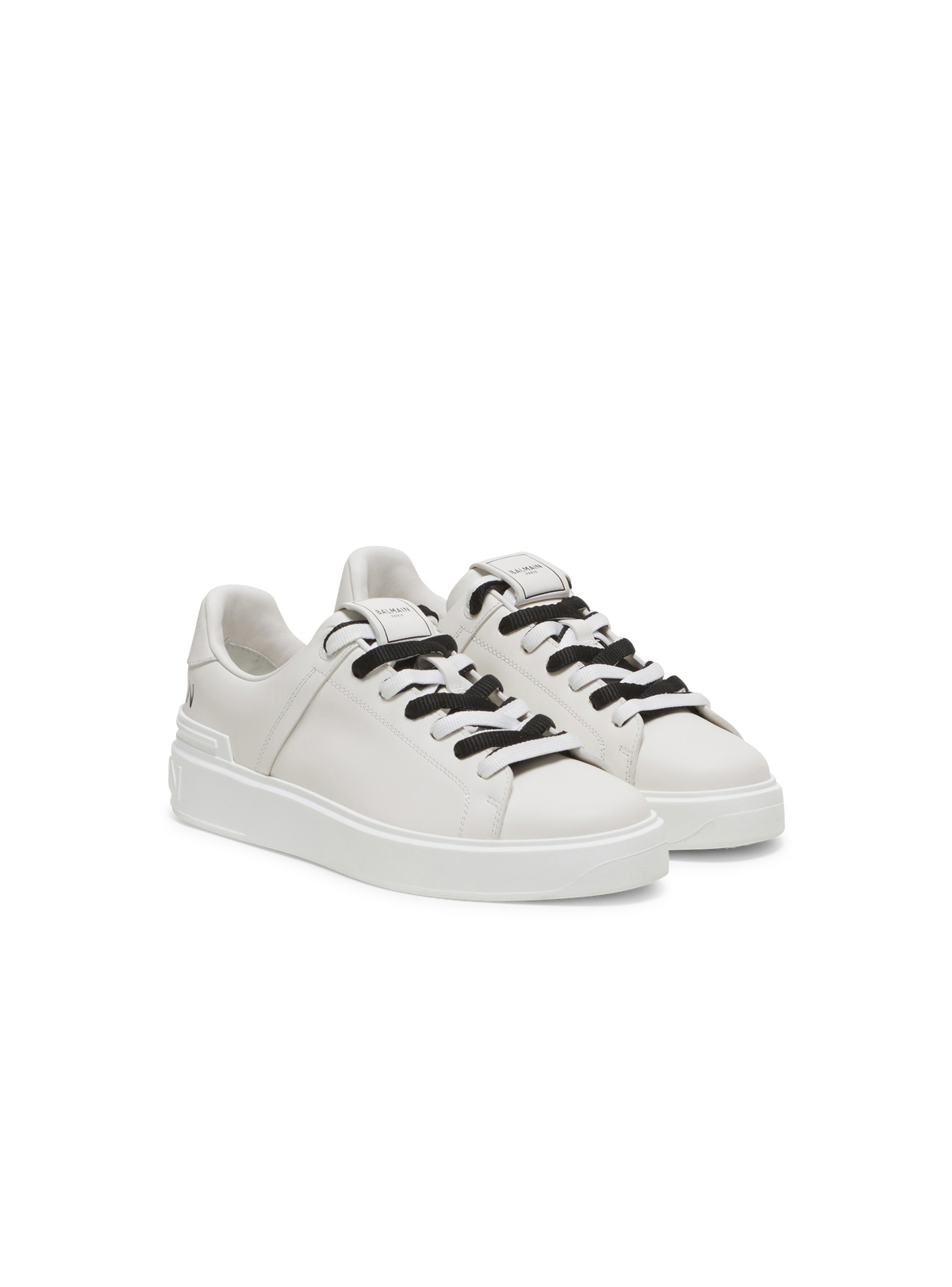 Baskets b-court en cuir lisse - Blanc & Noir