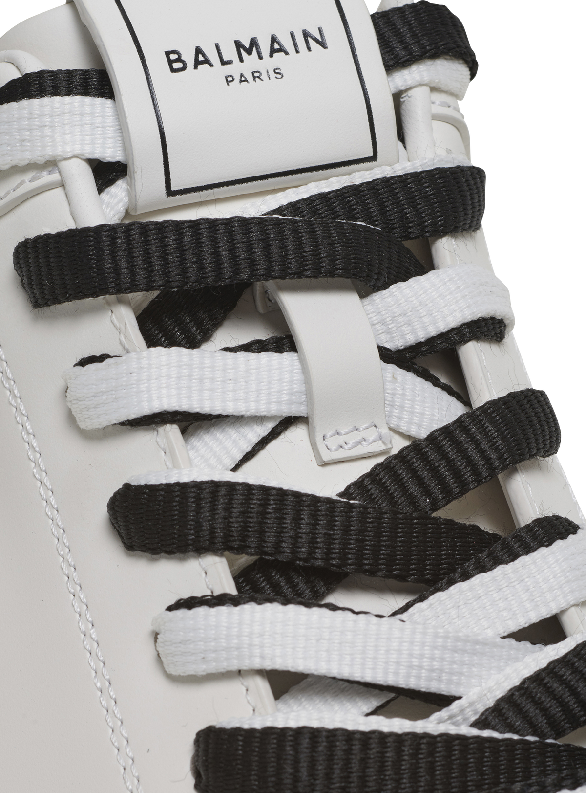Baskets b-court en cuir lisse - Blanc & Noir