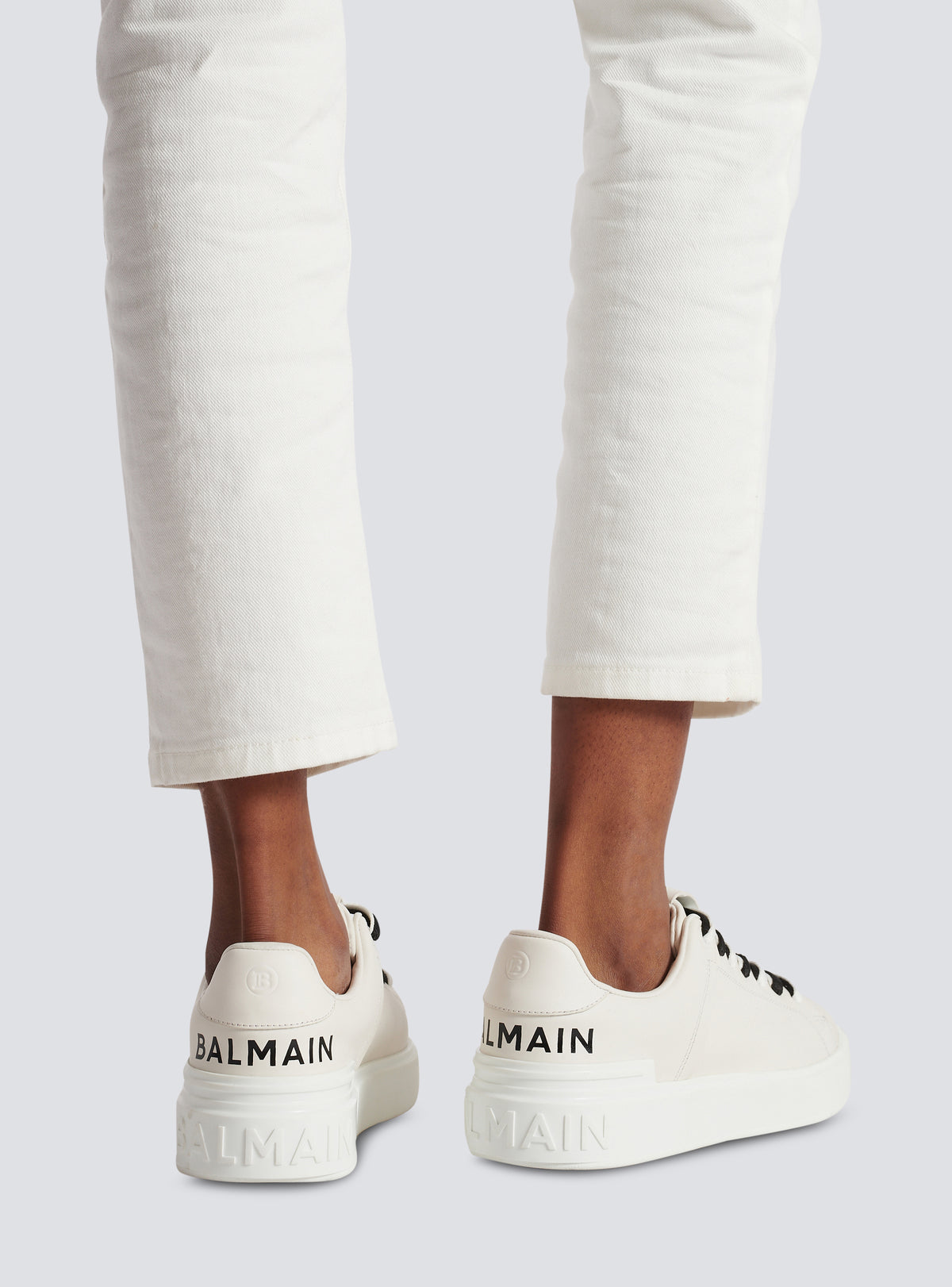 Baskets b-court en cuir lisse - Blanc & Noir