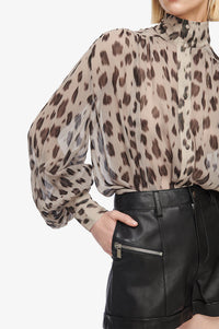 1qty NEW / KACEY TOP - BEIGE LEO