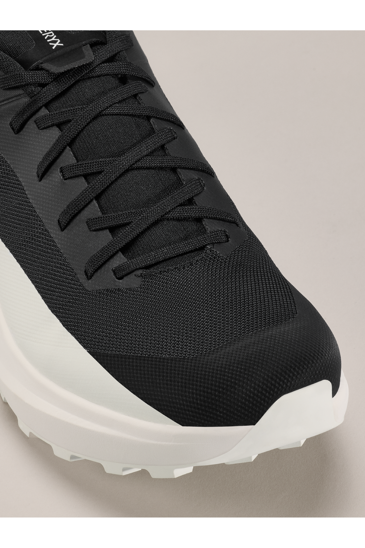 RECO 65 / Sneakers Norvan LD 4 - Black & Arctic Silk