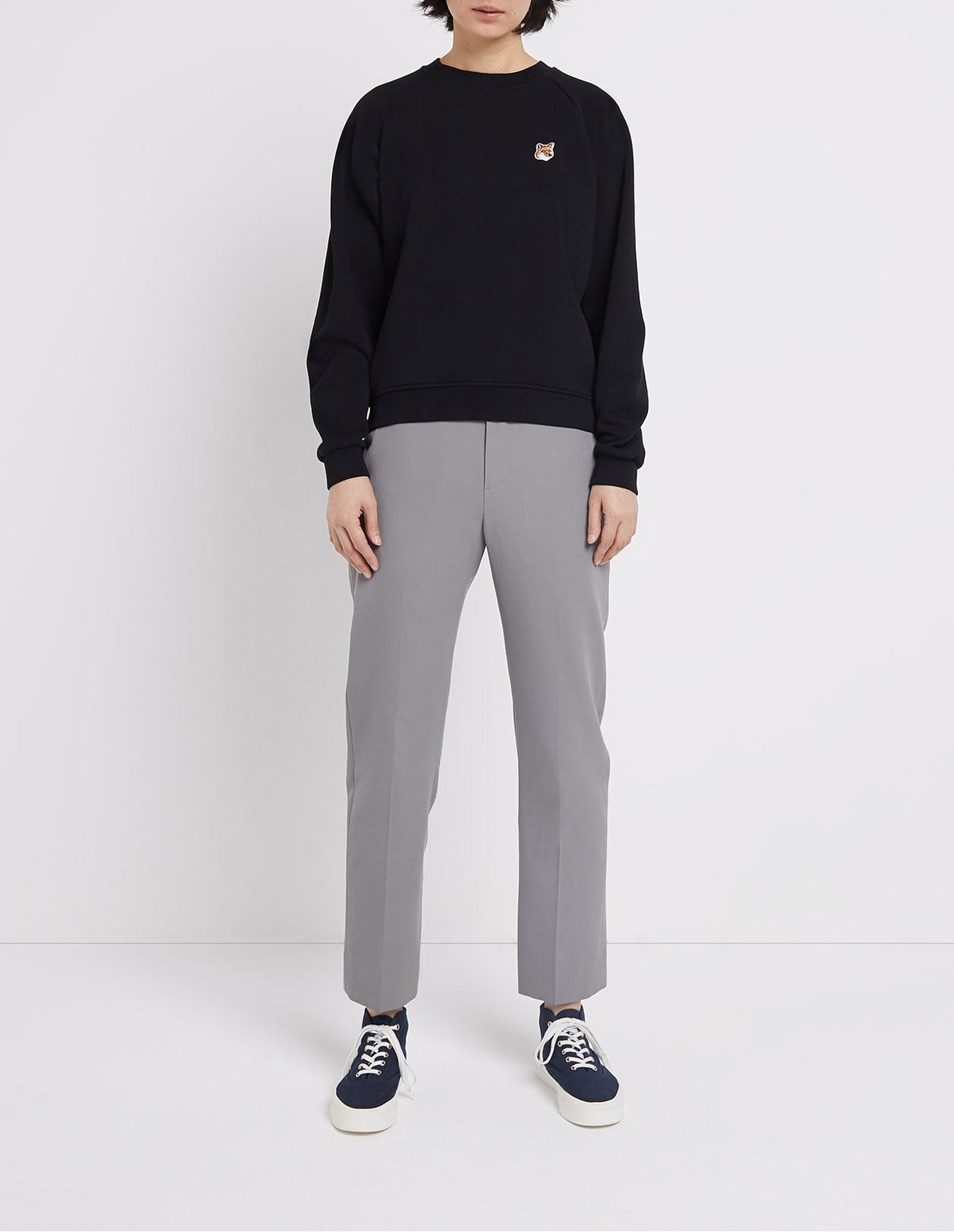 Sweatshirt à col rond ajusté avec écusson - Black