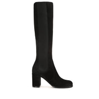 SR ADEN A POURSUIVI LES BOTTES DE MOLLET.
