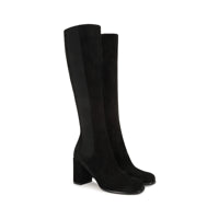 SR ADEN A POURSUIVI LES BOTTES DE MOLLET.