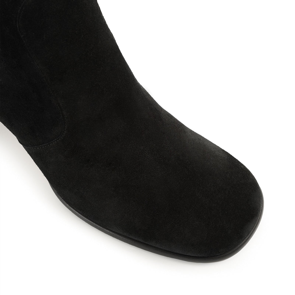 SR ADEN A POURSUIVI LES BOTTES DE MOLLET.