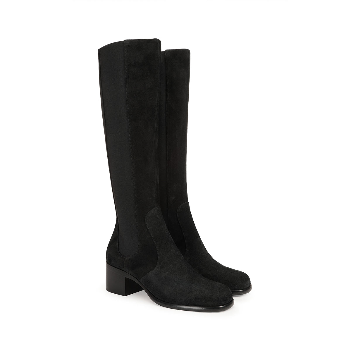 SR ADEN A POURSUIVI LES BOTTES DE MOLLET.
