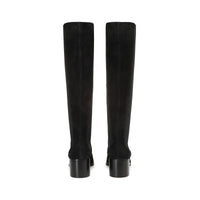 SR ADEN A POURSUIVI LES BOTTES DE MOLLET.