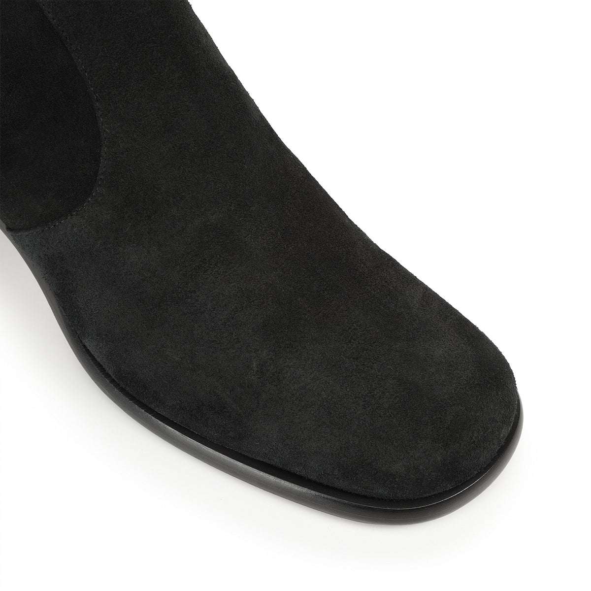 SR ADEN A POURSUIVI LES BOTTES DE MOLLET.