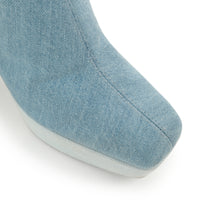 BOTTES ROUGES OUI JEANS + JEANS DELAVE »