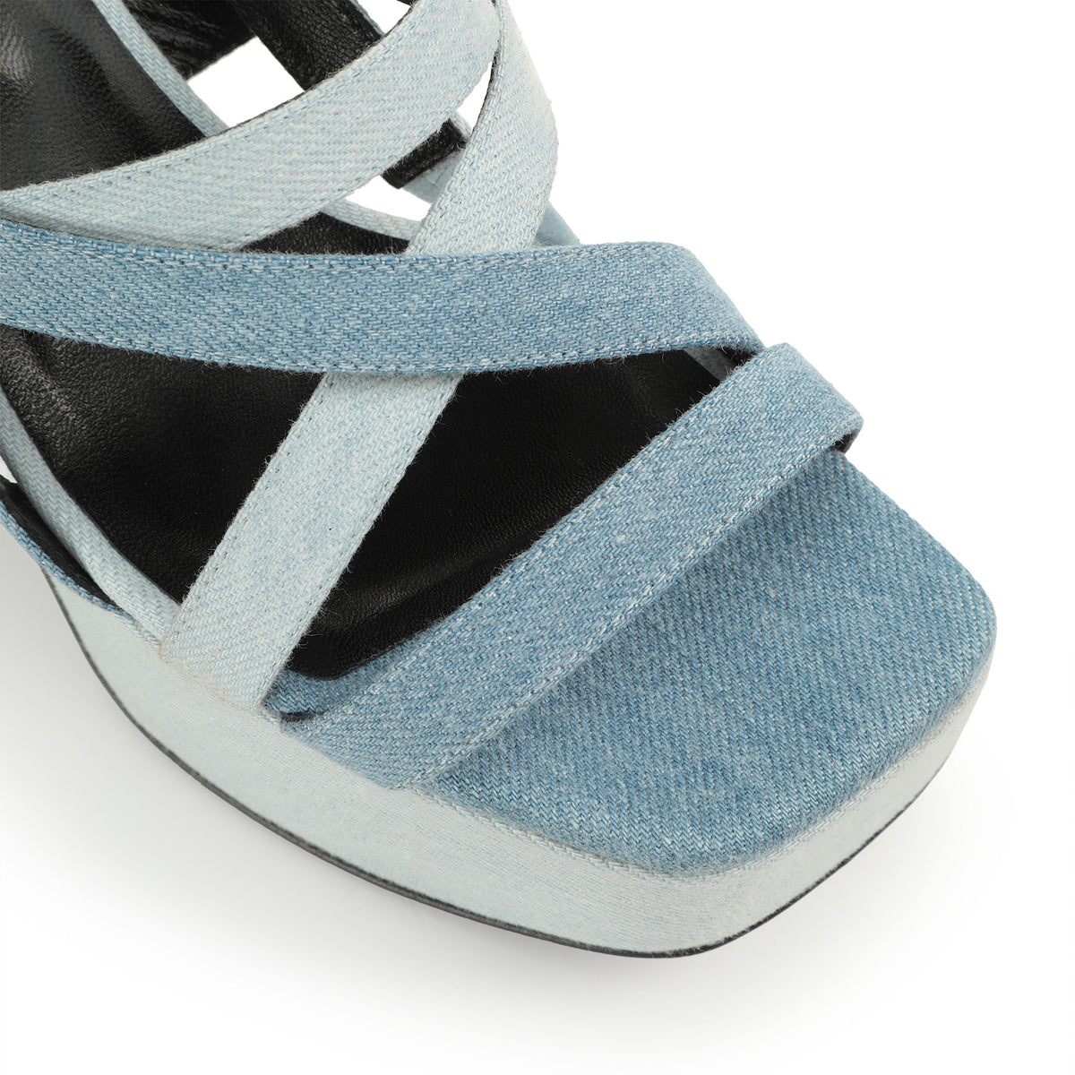 SANDALES ROUGES OUI JEANS + JEANS DELAVE »