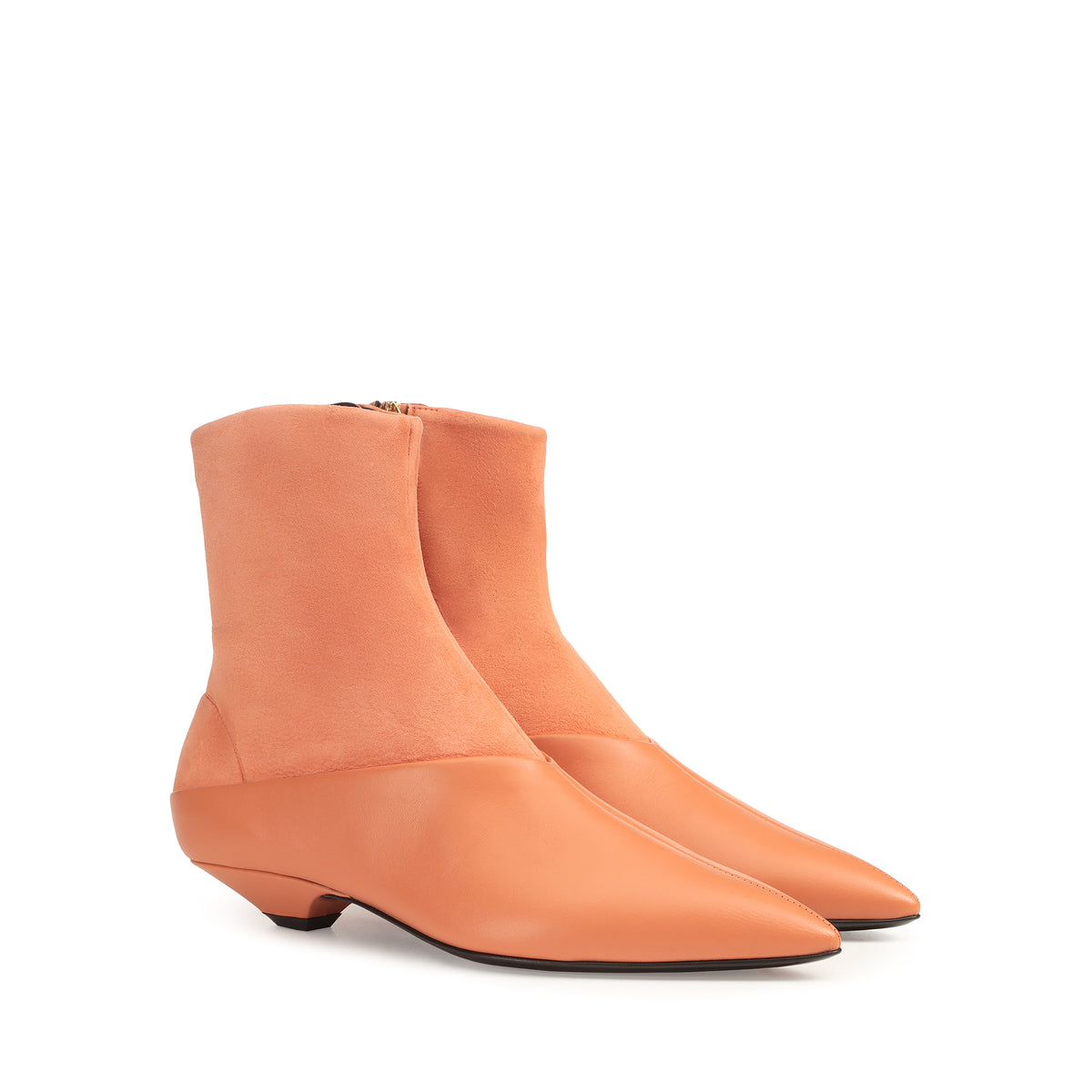 BOTTINES EN SUÈDE EXTENSIBLE À BEC avec SOFT CALFSK