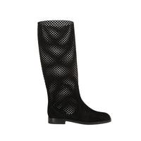 380€   Boot