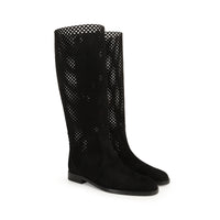 380€   Boot