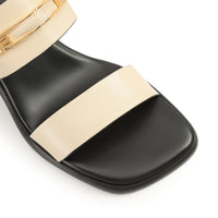 SANDALES EN CUIR DE VEAU ET DOUCES BITT