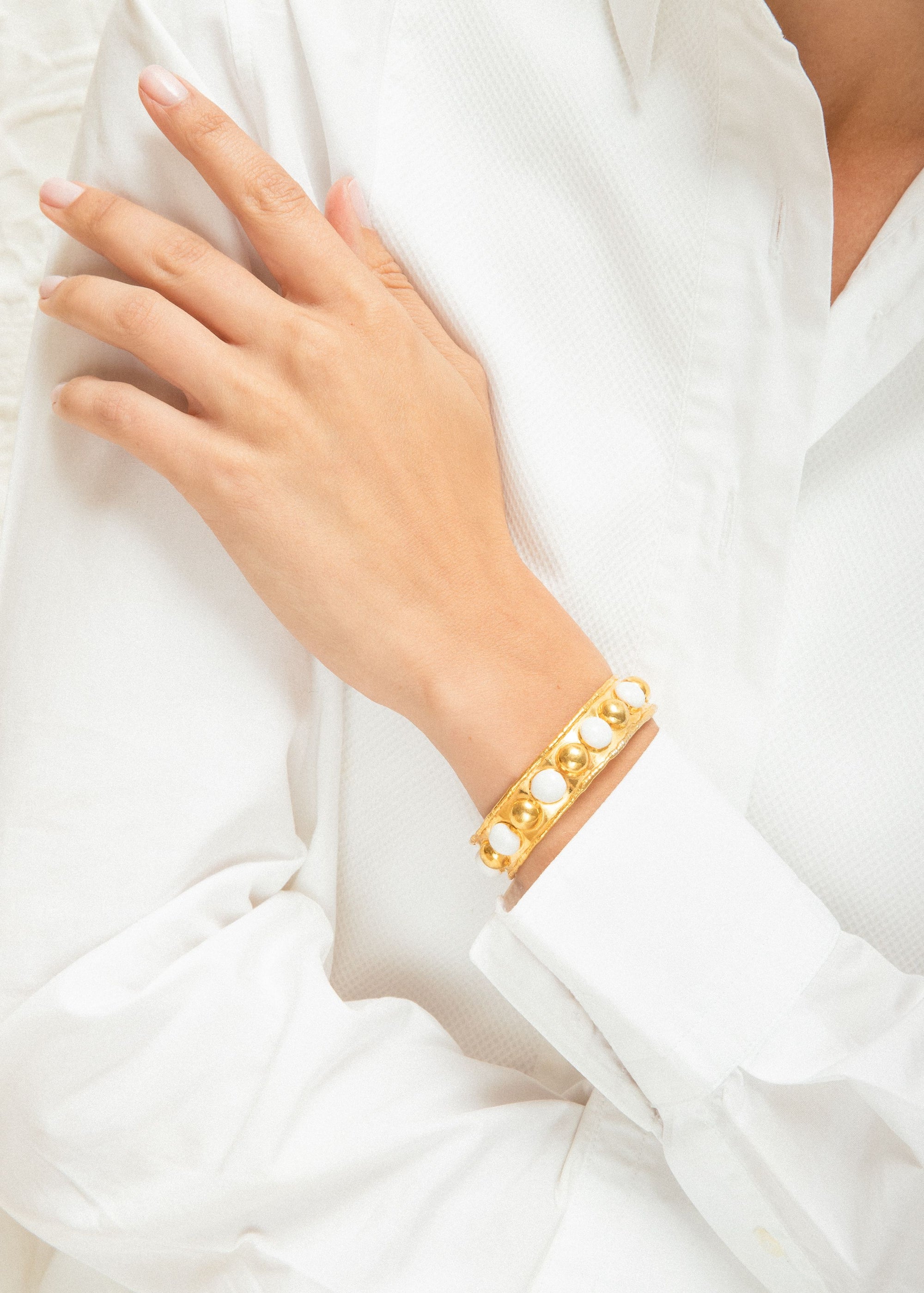 Bracelet Tribal gilded with fine gold and enamel - White