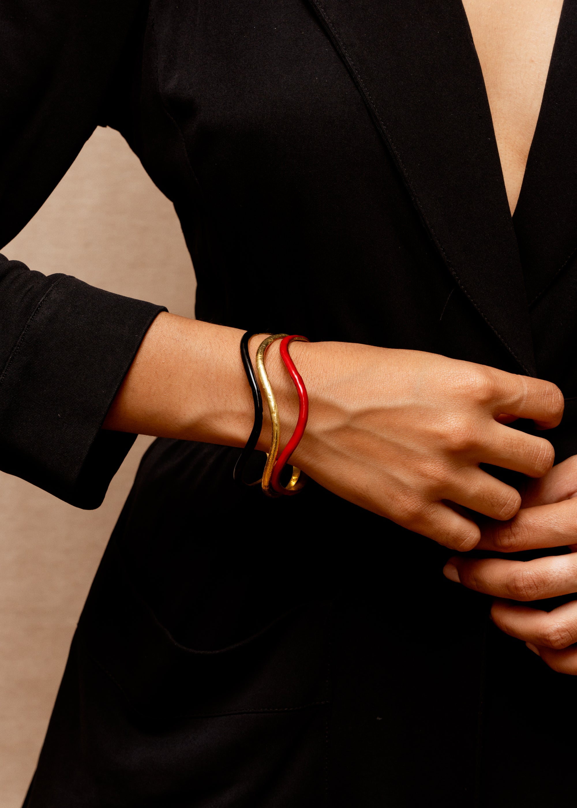 Bracelet Flow doré à l'or fin et émail - Noir