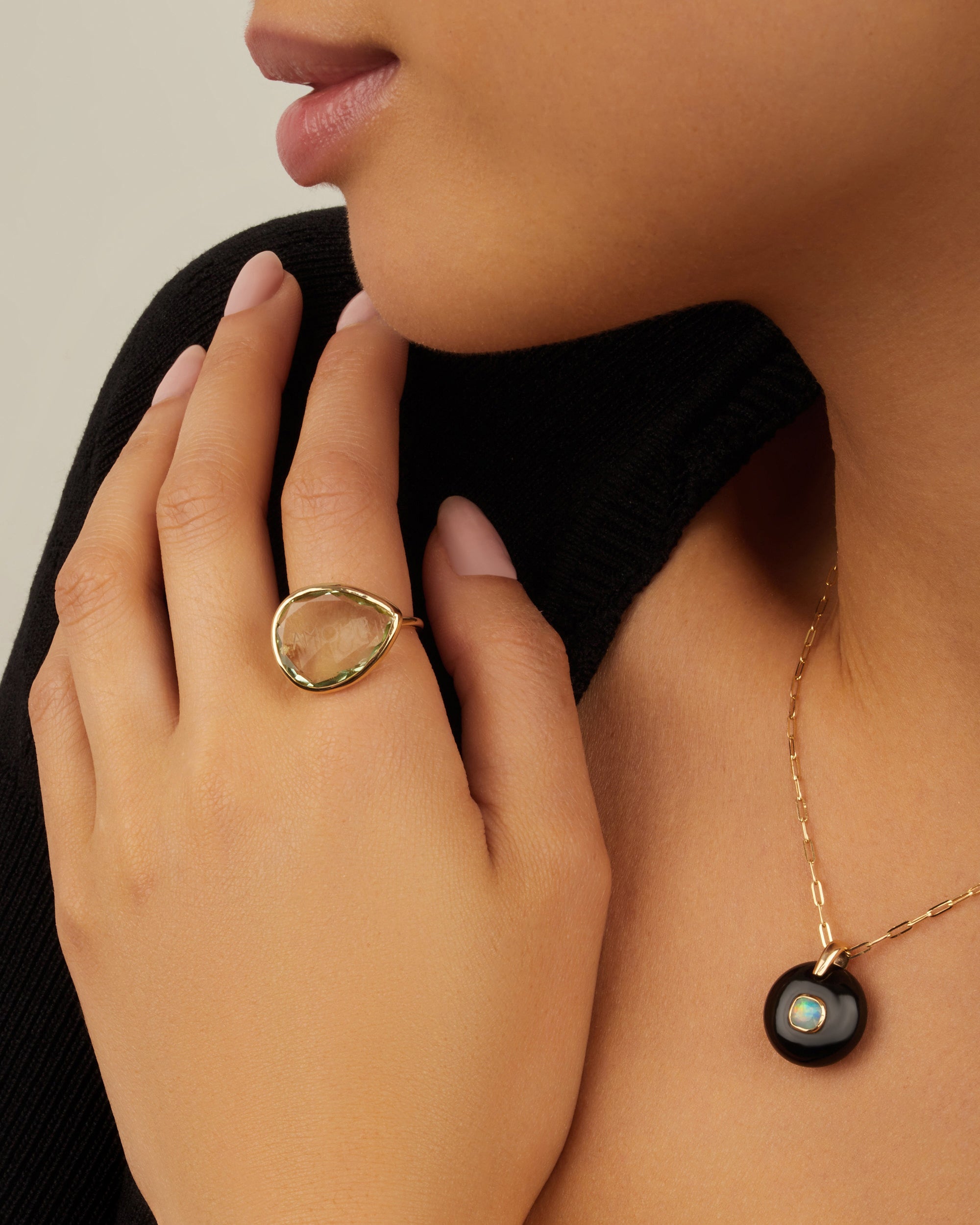 Collier pierre ronde en or jaune - Onyx noir & Opale Australienne