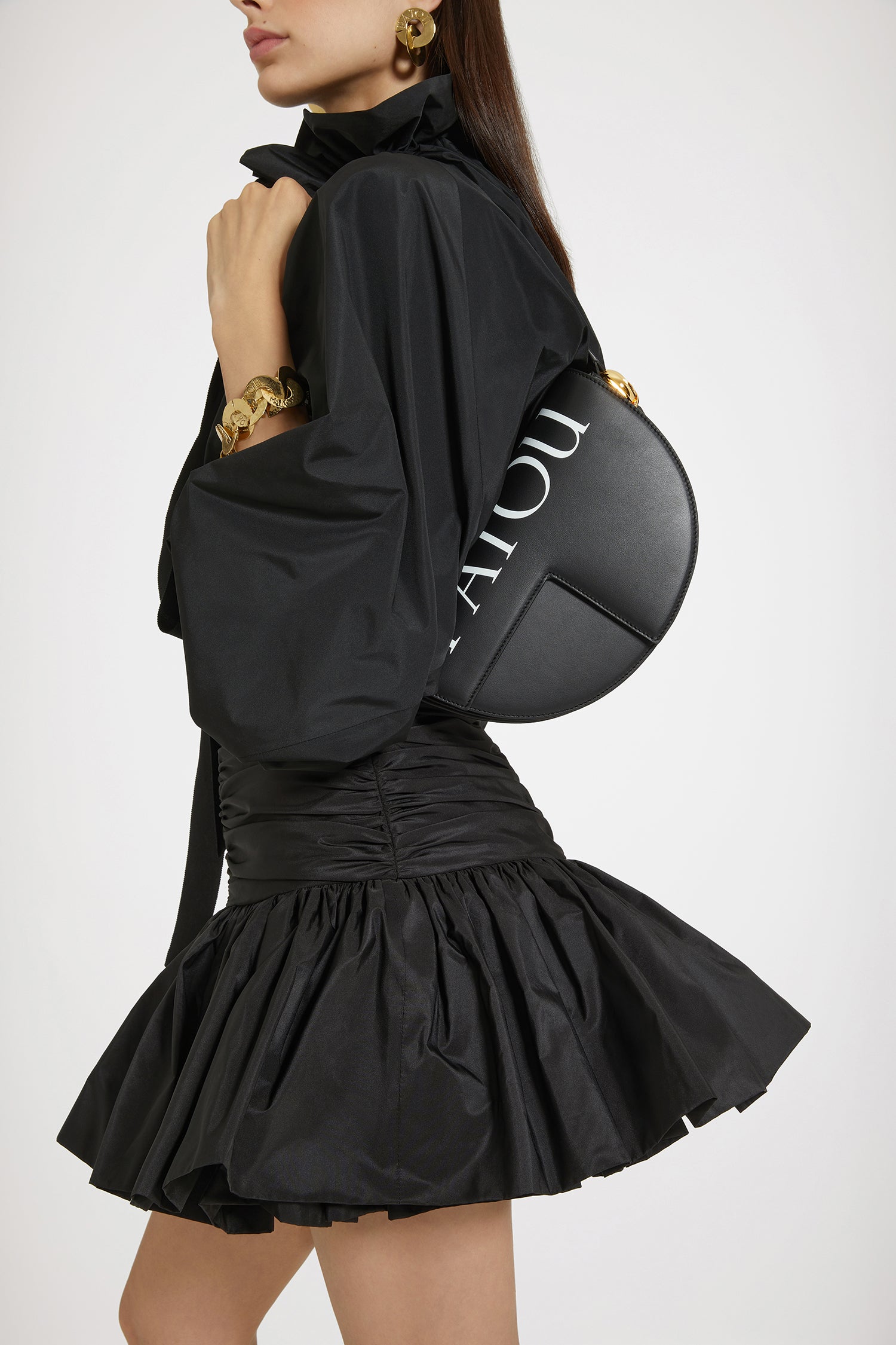 Black and White / Le Patou logo