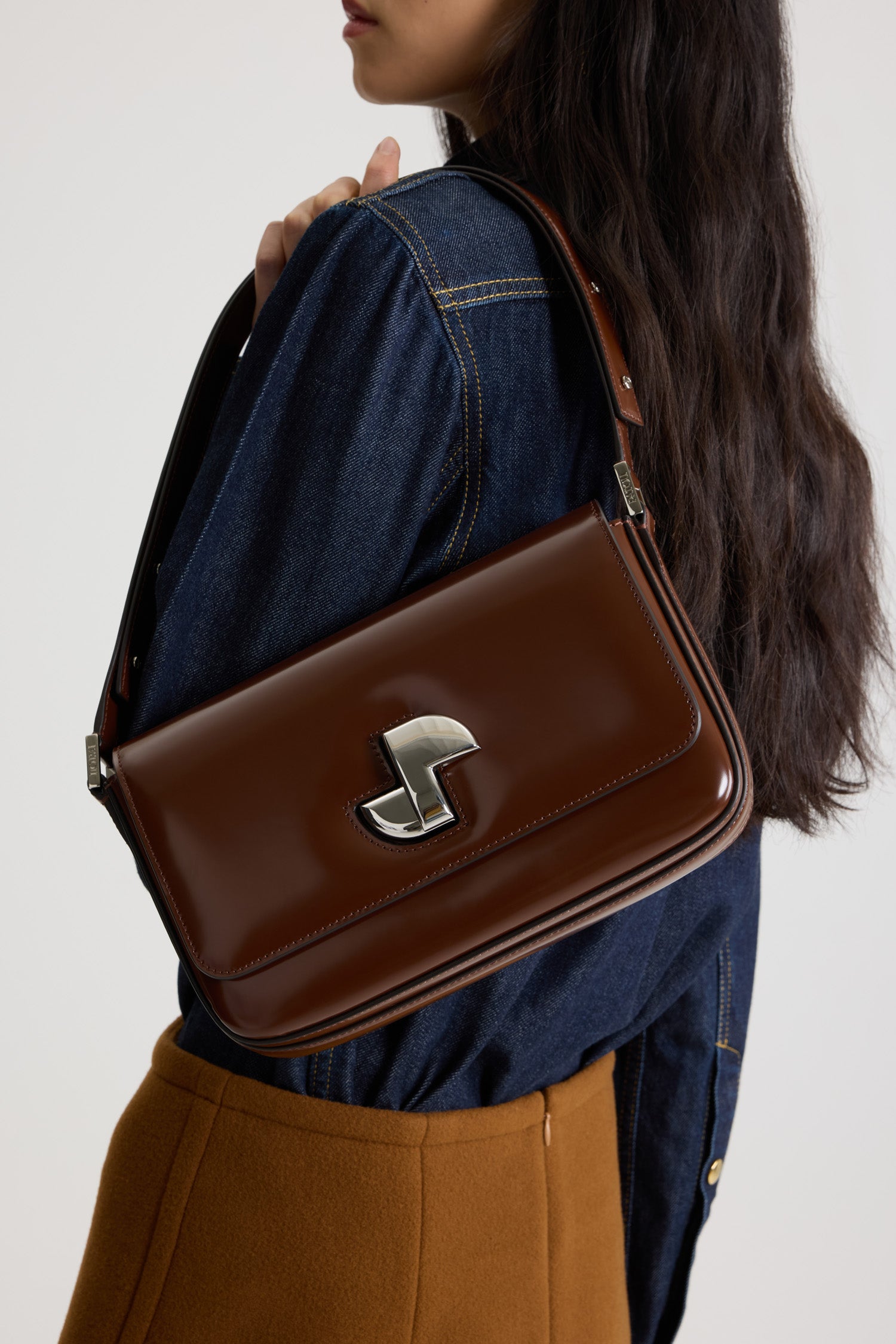 Smoked Ebony / Sac Le Classic Lock en cuir