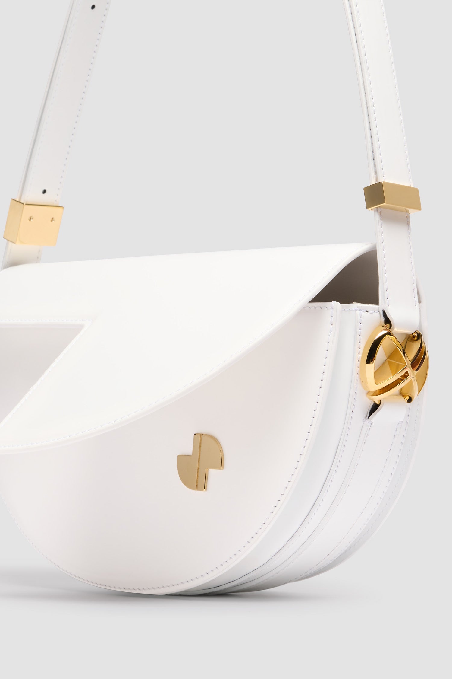 White / Le Patou