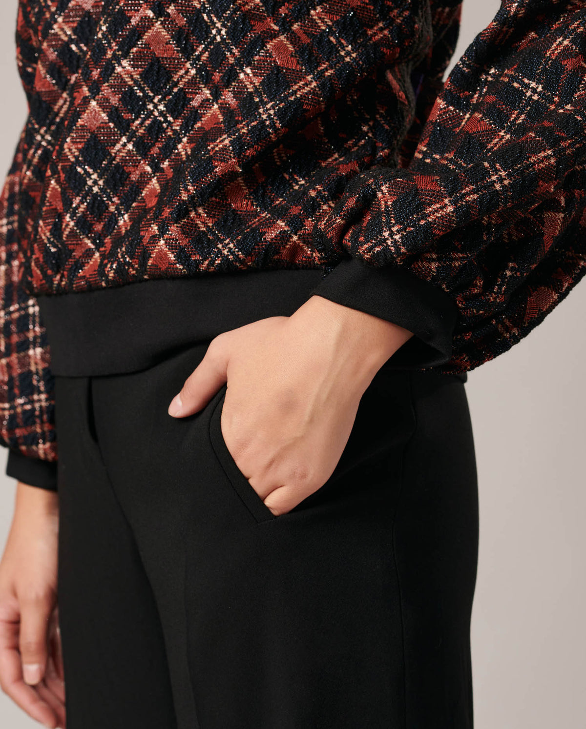 Black / Pullover Becca