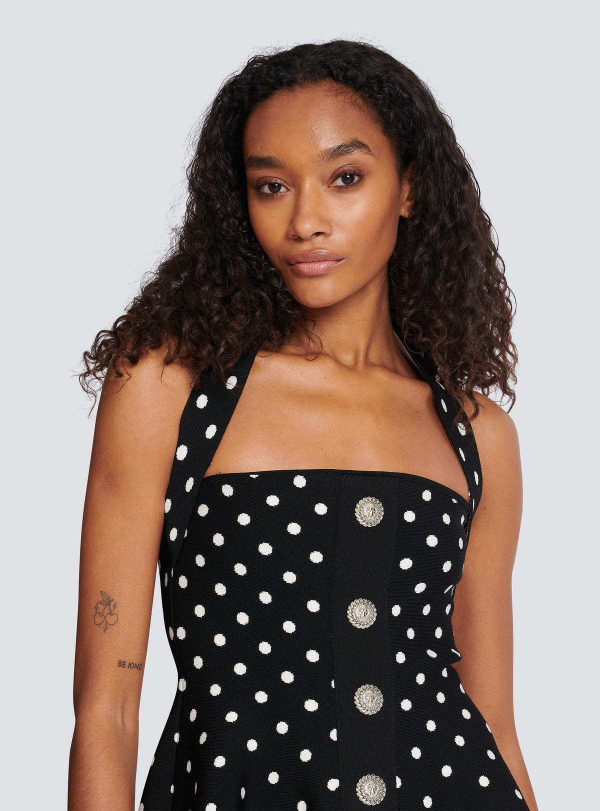 Robe dos-nu en maille jacquard à pois - Noir & Naturel