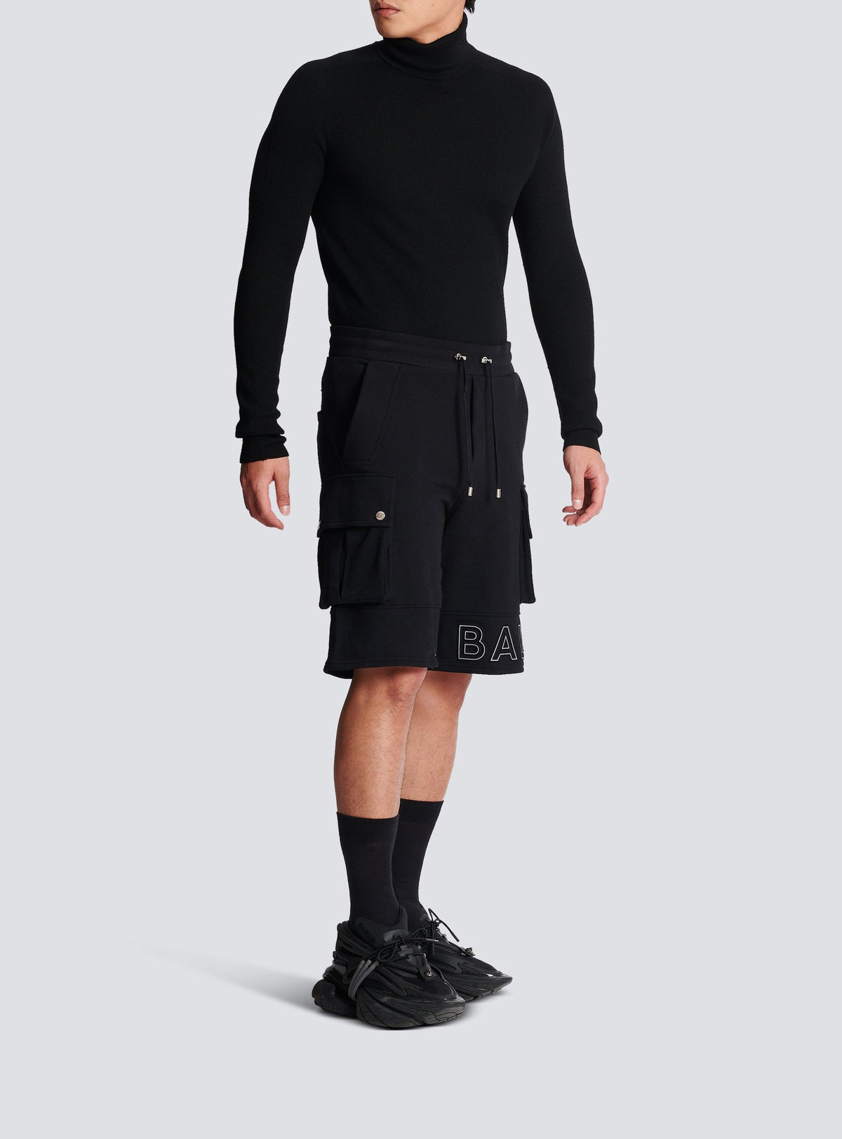 Embossed logo cargo shorts - Black