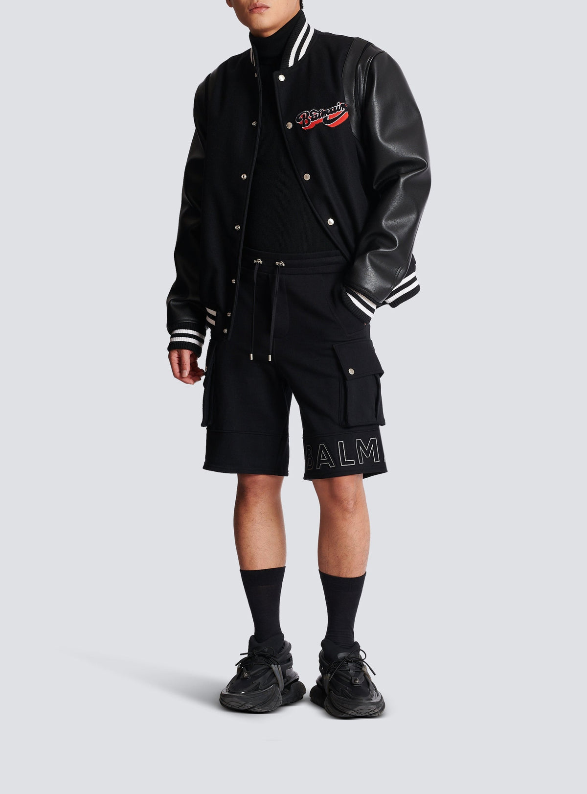 Embossed logo cargo shorts - Black