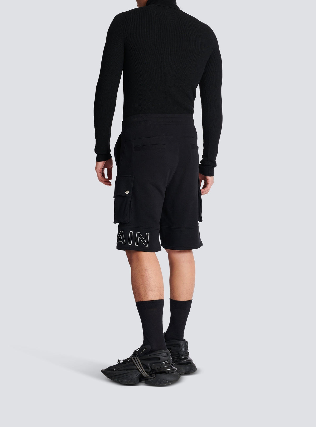 Embossed logo cargo shorts - Black