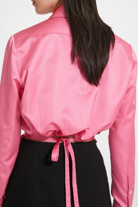 Chemise courte à découpes en satin éco-responsable