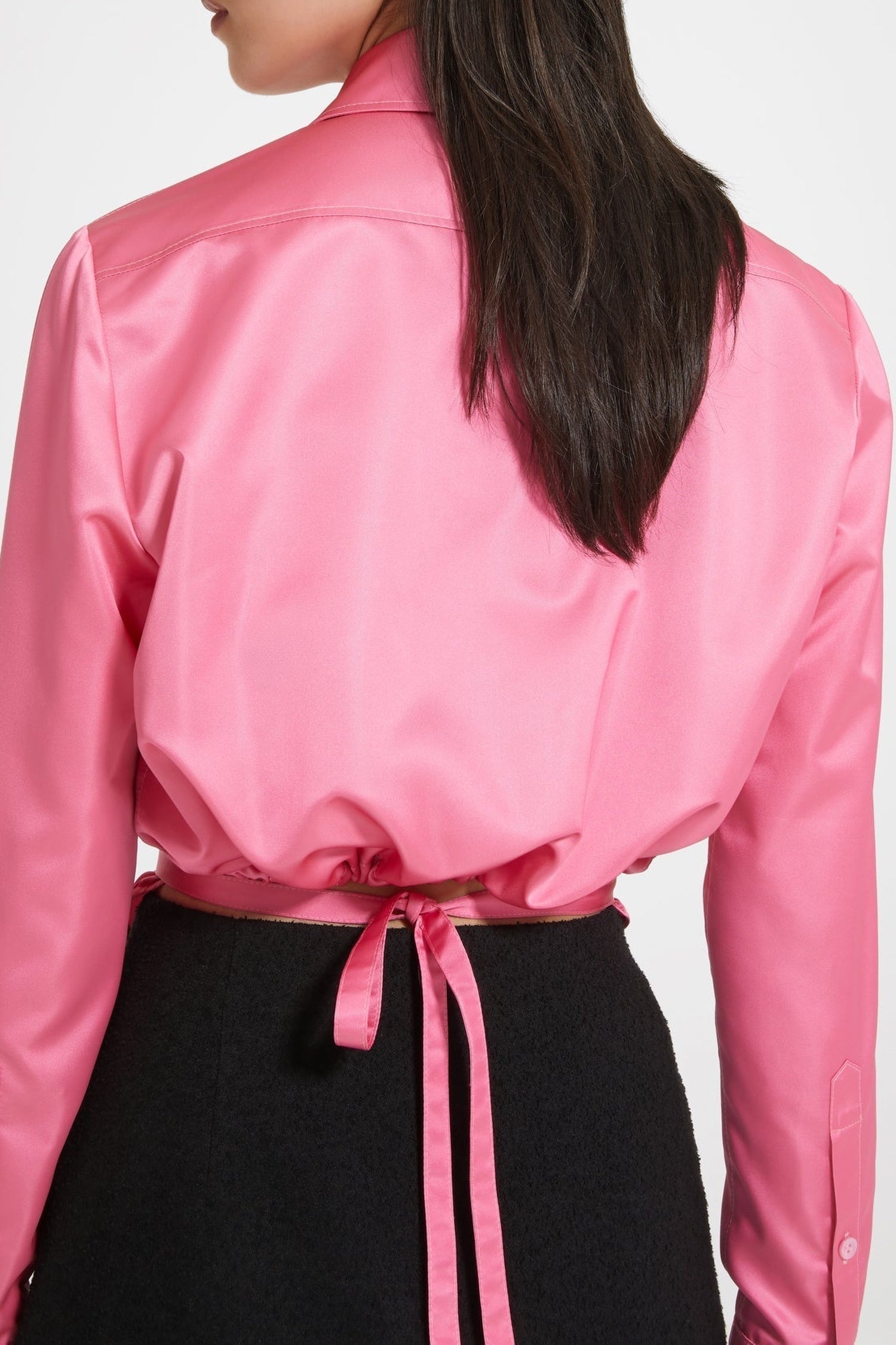 Chemise courte à découpes en satin éco-responsable