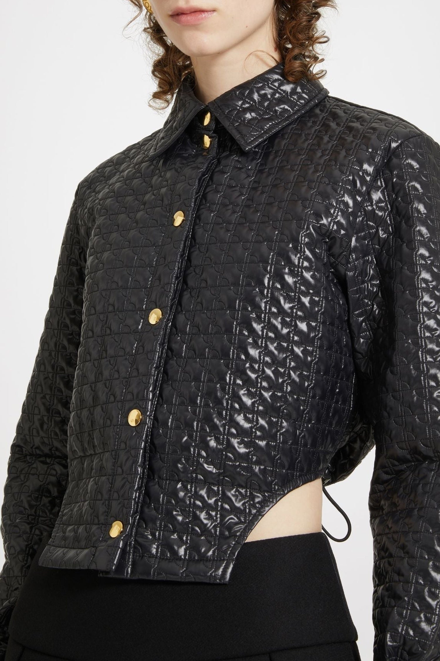 Chemise courte à découpes en nylon matelassé éco-responsable