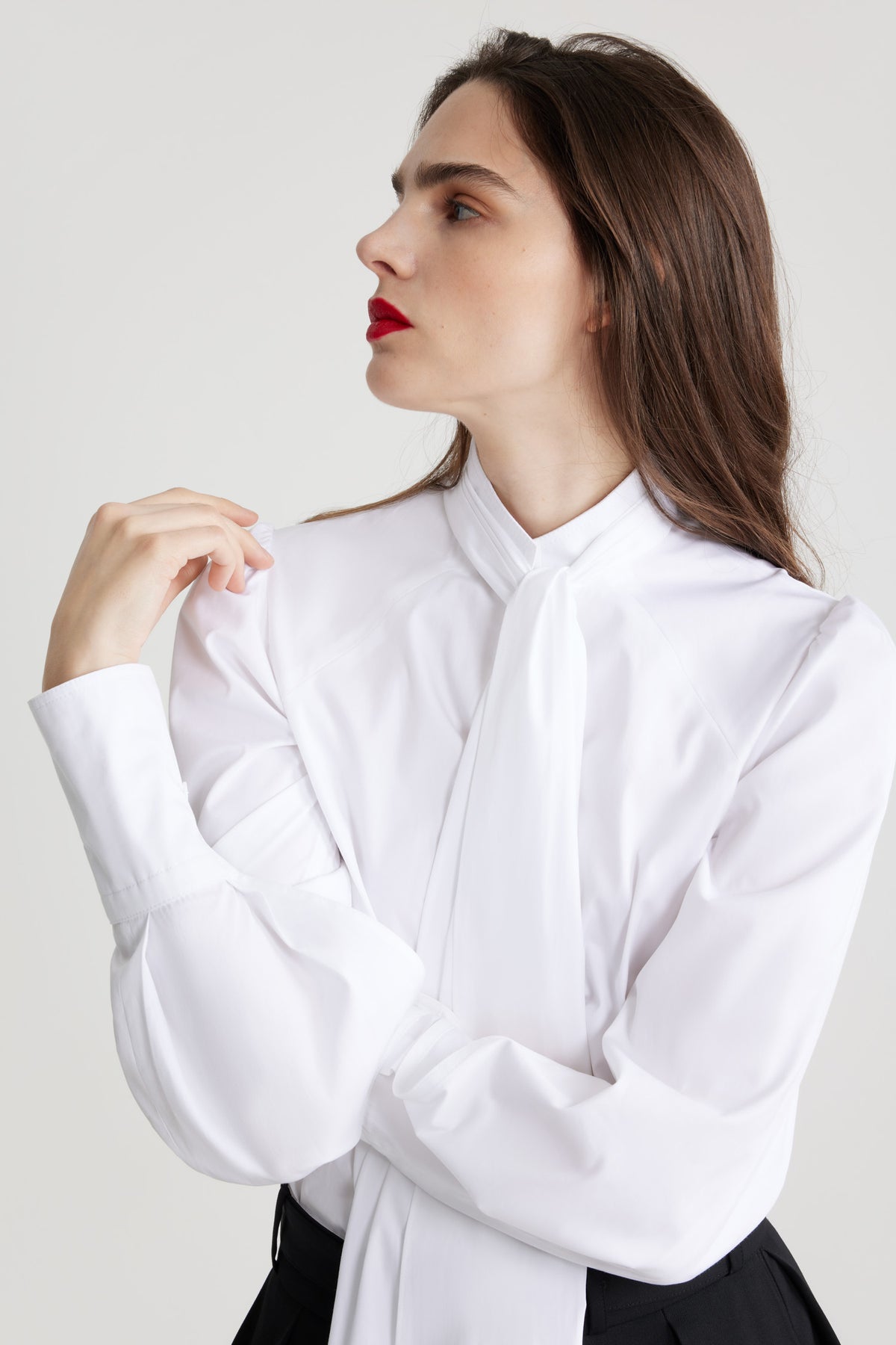 White / Chemise à col lavallière en coton bio