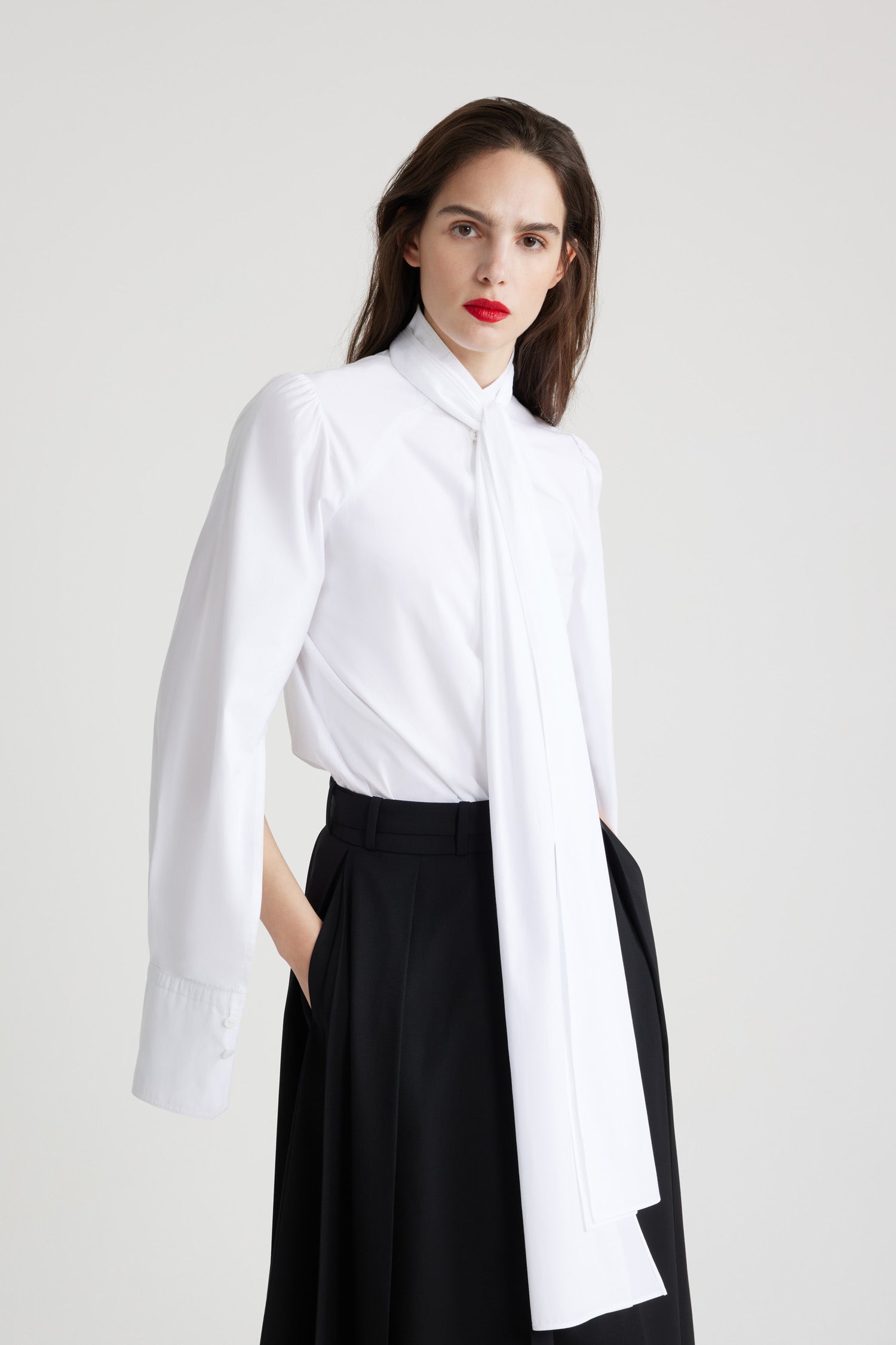 White / Chemise à col lavallière en coton bio