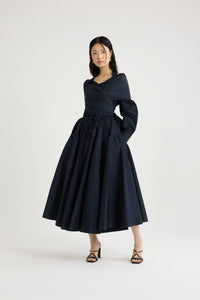 Navy Black / Blouse croisée en faille recyclée