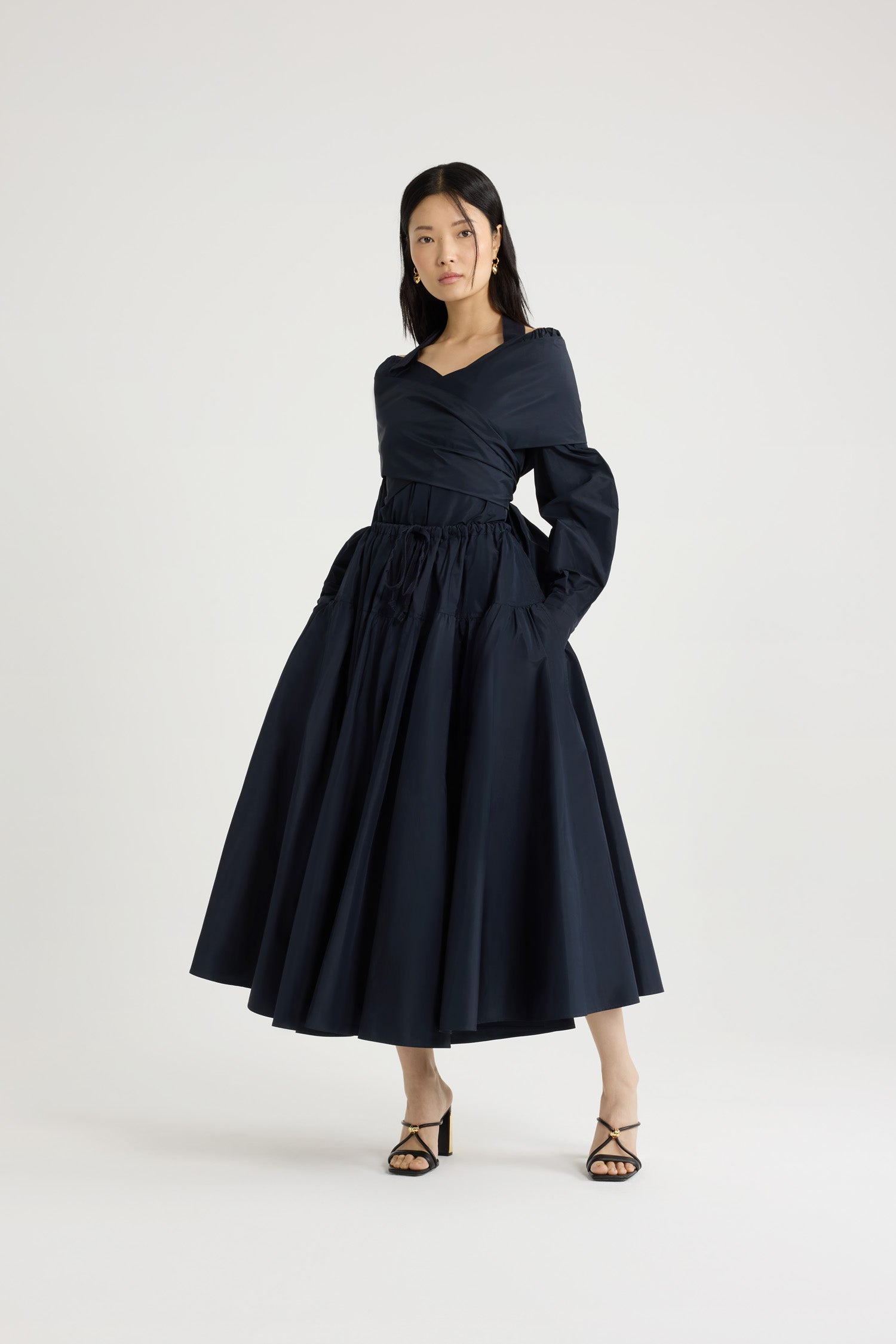 Navy Black / Blouse croisée en faille recyclée
