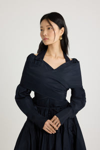 Navy Black / Blouse croisée en faille recyclée