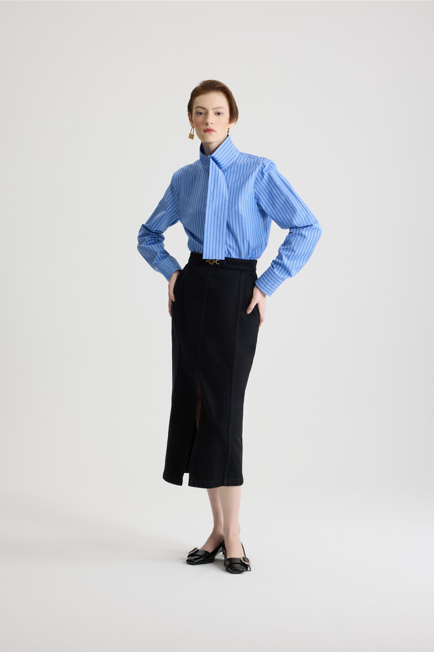 Ice Blue Stripes / Blouse à col foulard en popeline de coton bio imprimée