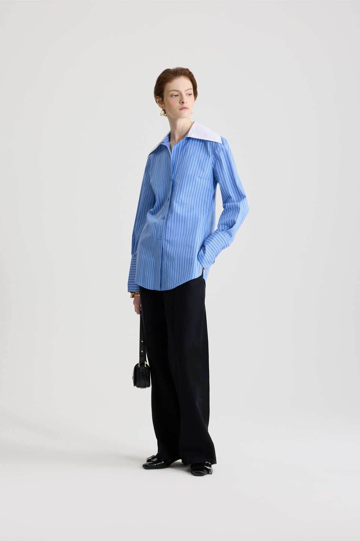 Ice Blue Stripes / Blouse à col large en popeline de coton bio imprimée