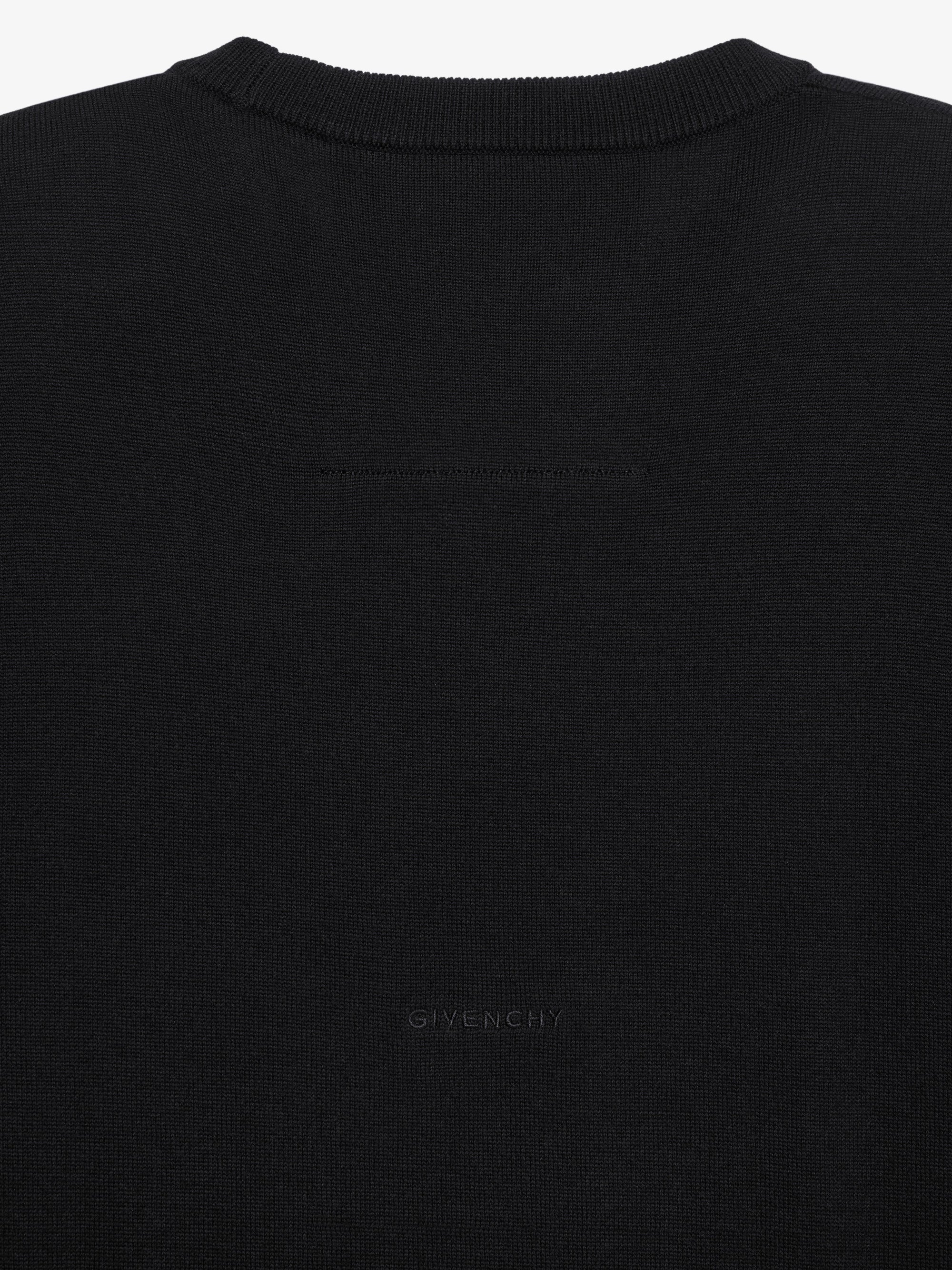 4G EMBROIDERY CREW NECK SWEATER
