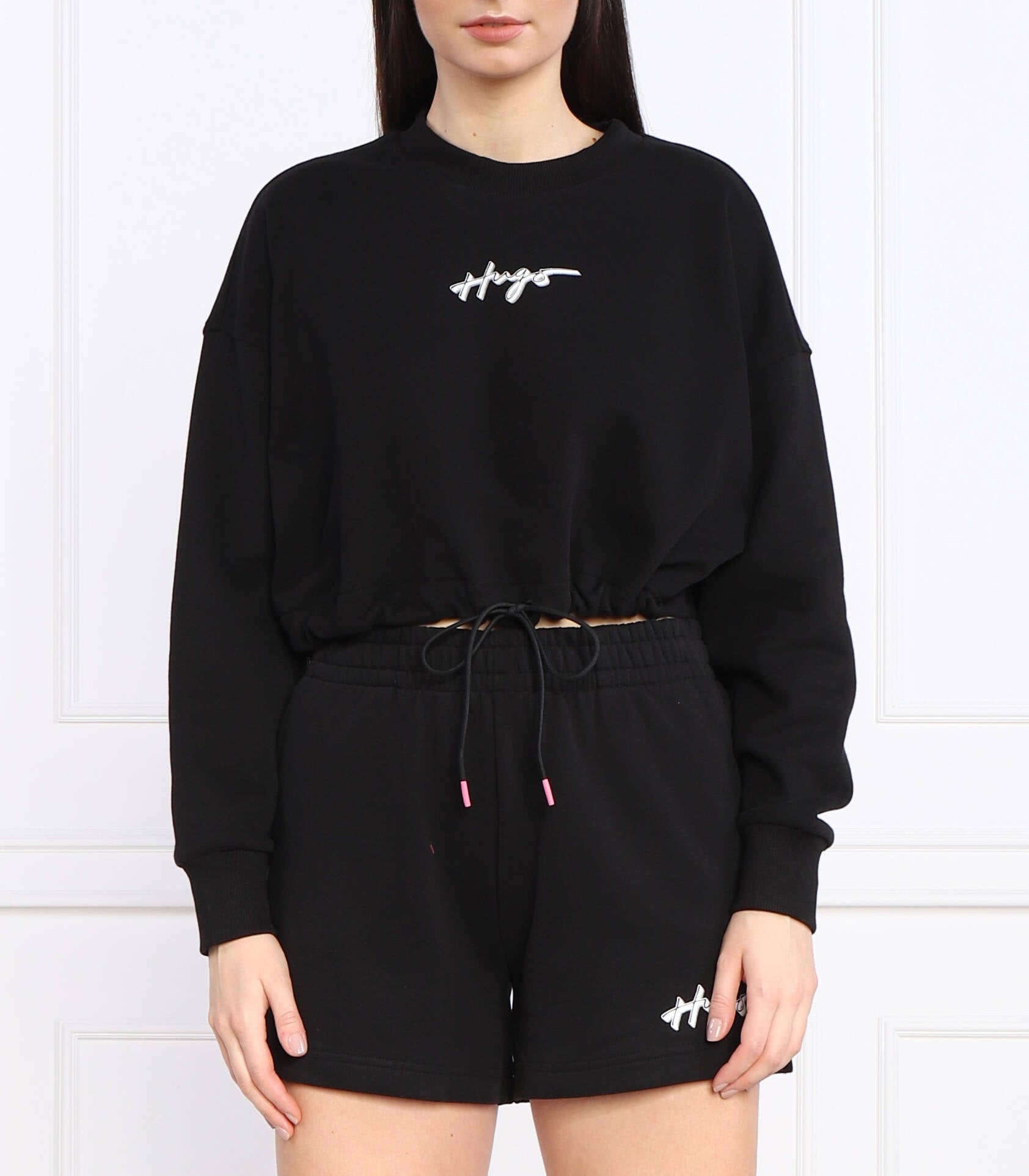 BLACK // SWEATSHIRTS DELIVE