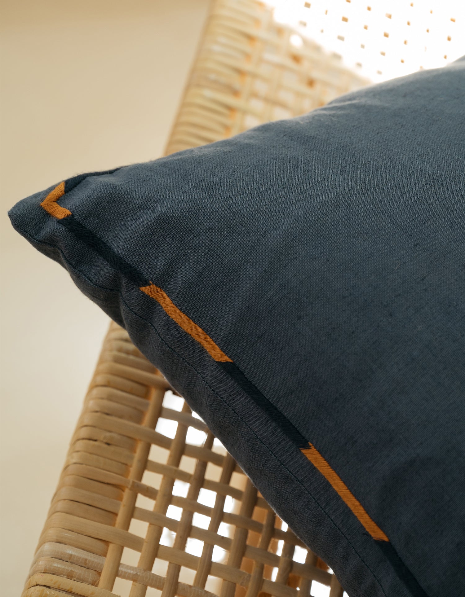 Housse de coussin brodée en lin et coton - Bleu