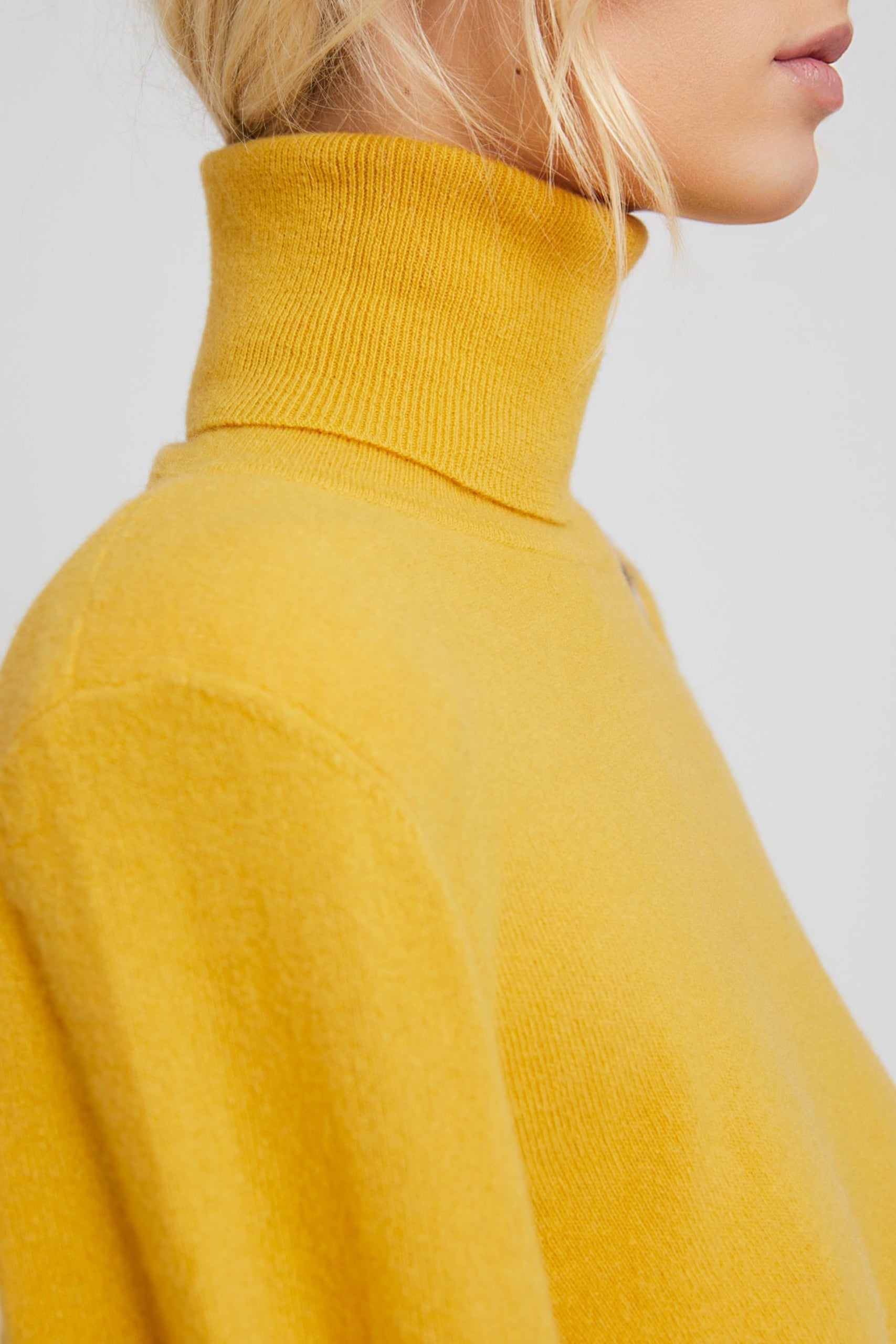 Pull Brocoli à col roulé en laine - Yellow