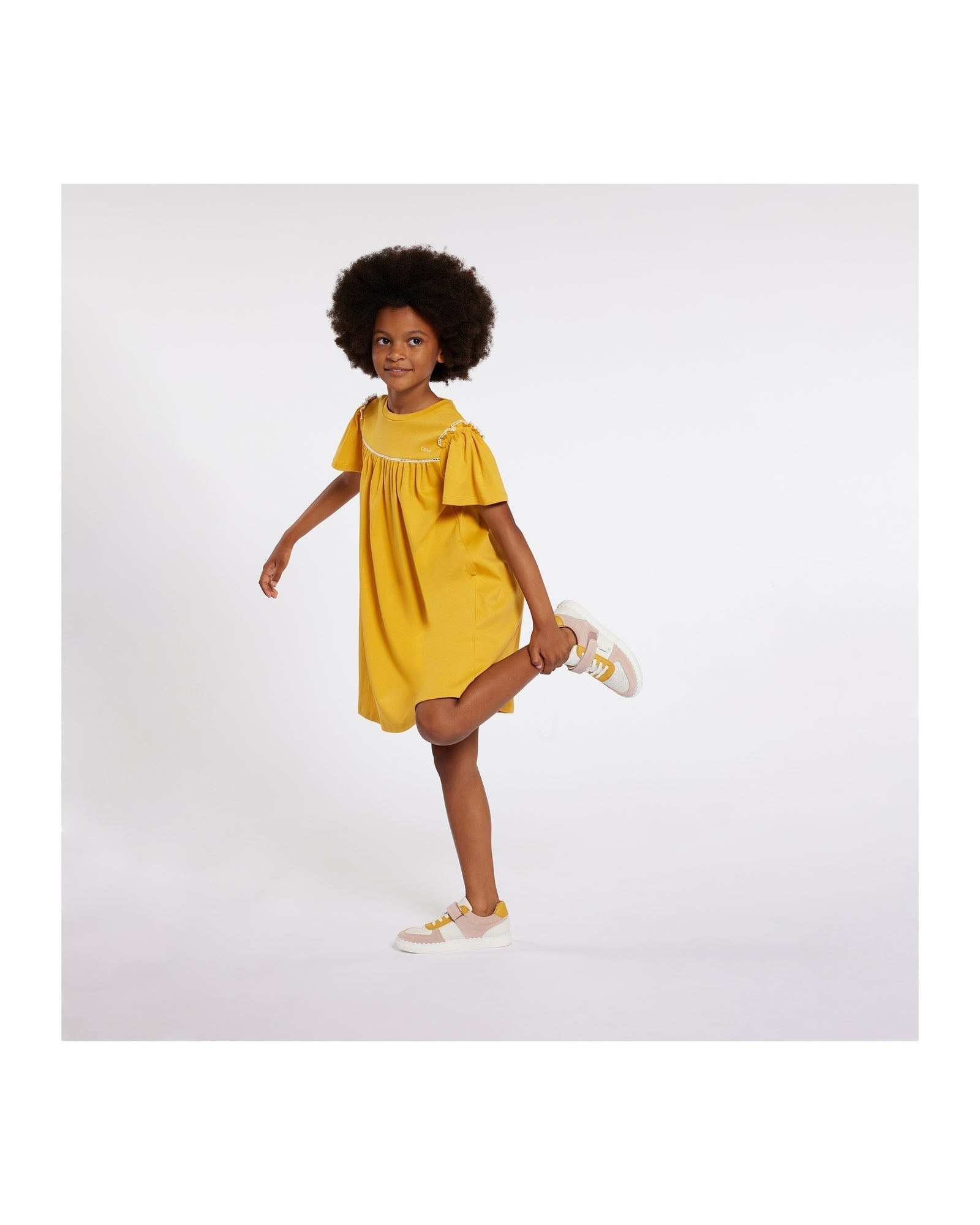 ROBE MANCHES COURTES