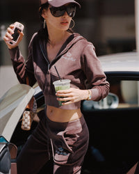 Sweat à capuche zippé en velours « Juicy Script » - Chocolat
