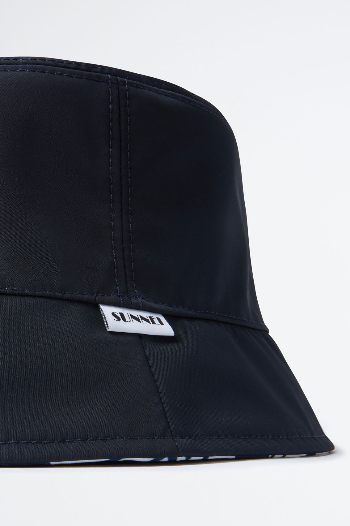 Reversible graphic bob - Navy & White