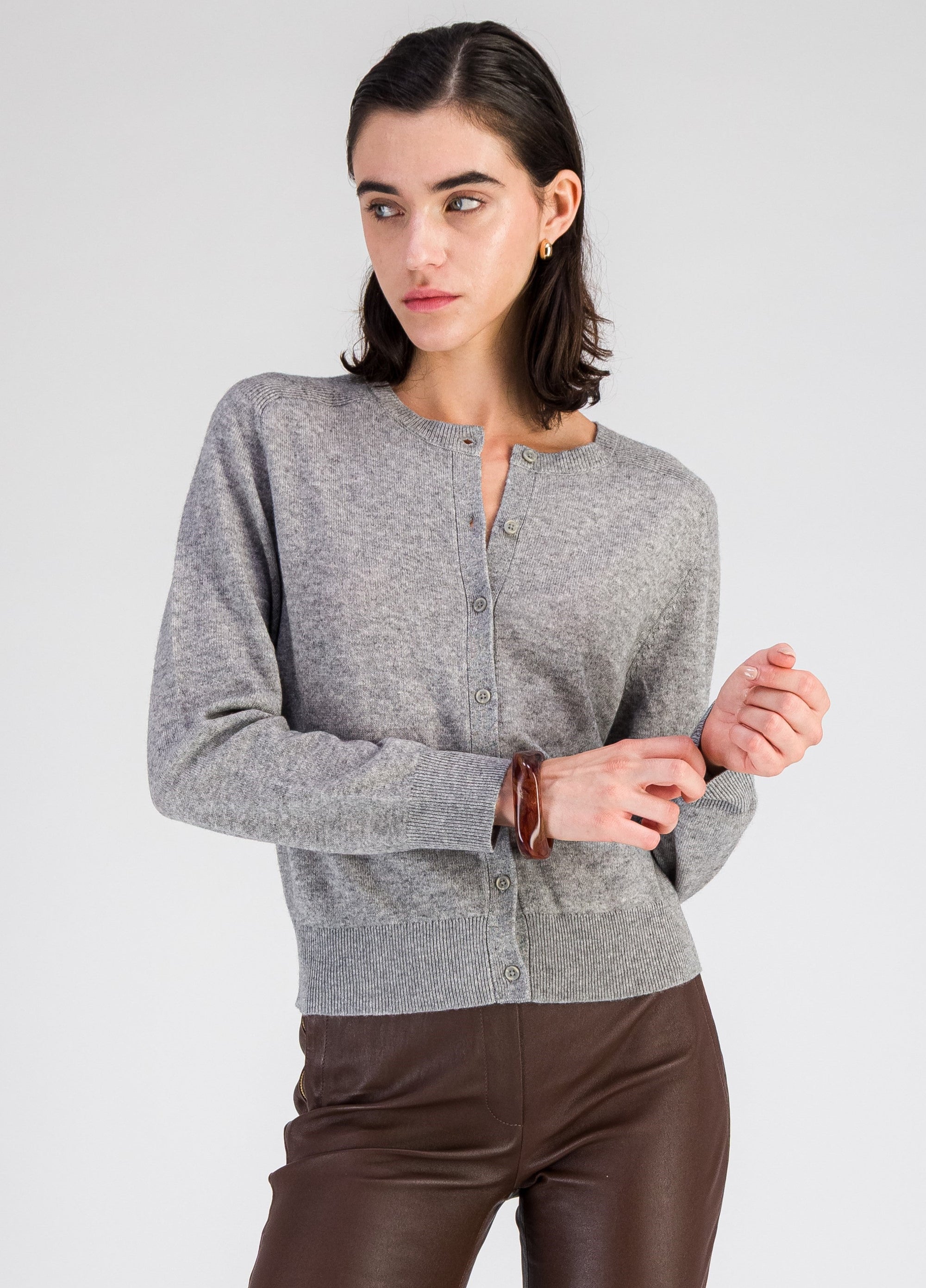 1 QTY NEW CARDIGAN BOUTONNE